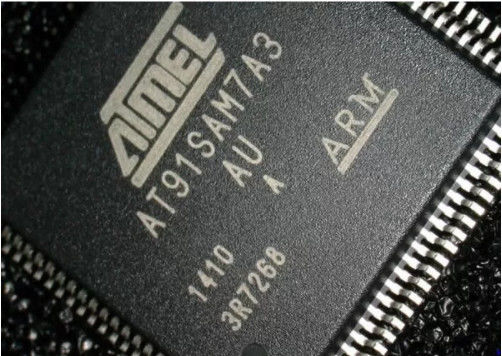 Каналы обломока ATMEL QFP ADC интегральной схемаы AT91SAM7A3-AU